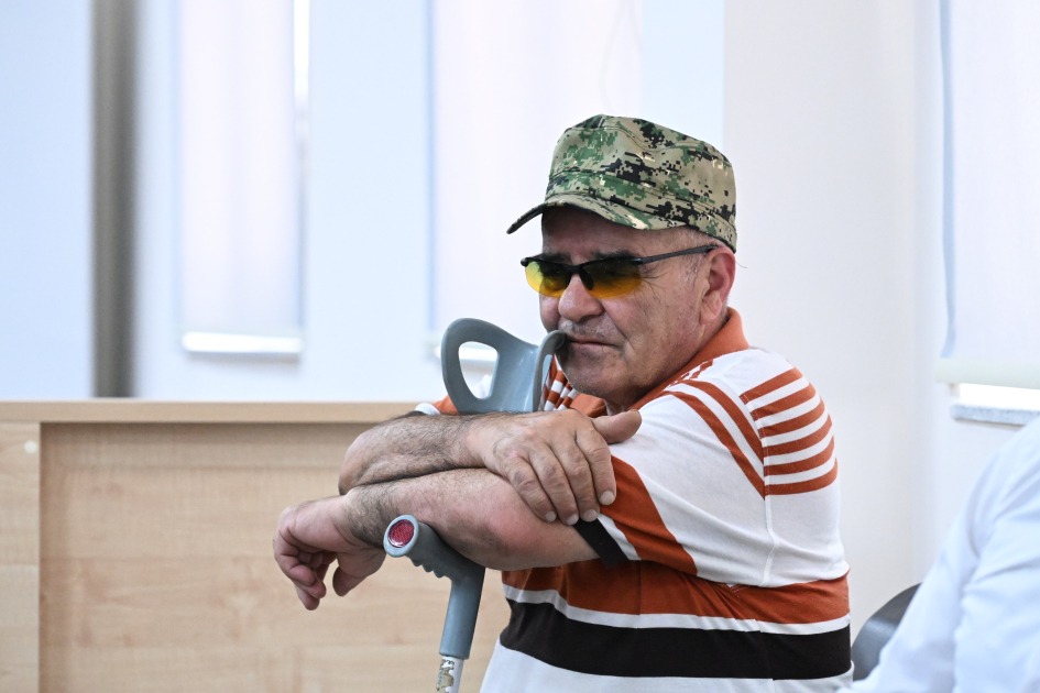 Ermənistan silahlı qüvvələrinin hücumları nəticəsində yaralanmış, mina qurbanı olmuş, evləri dağılmış şəxslər məhkəmədə ifadə veriblər (FOTO)