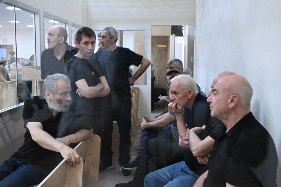 Ermənistan silahlı qüvvələrinin hücumları nəticəsində yaralanmış, mina qurbanı olmuş, evləri dağılmış şəxslər məhkəmədə ifadə veriblər (FOTO)