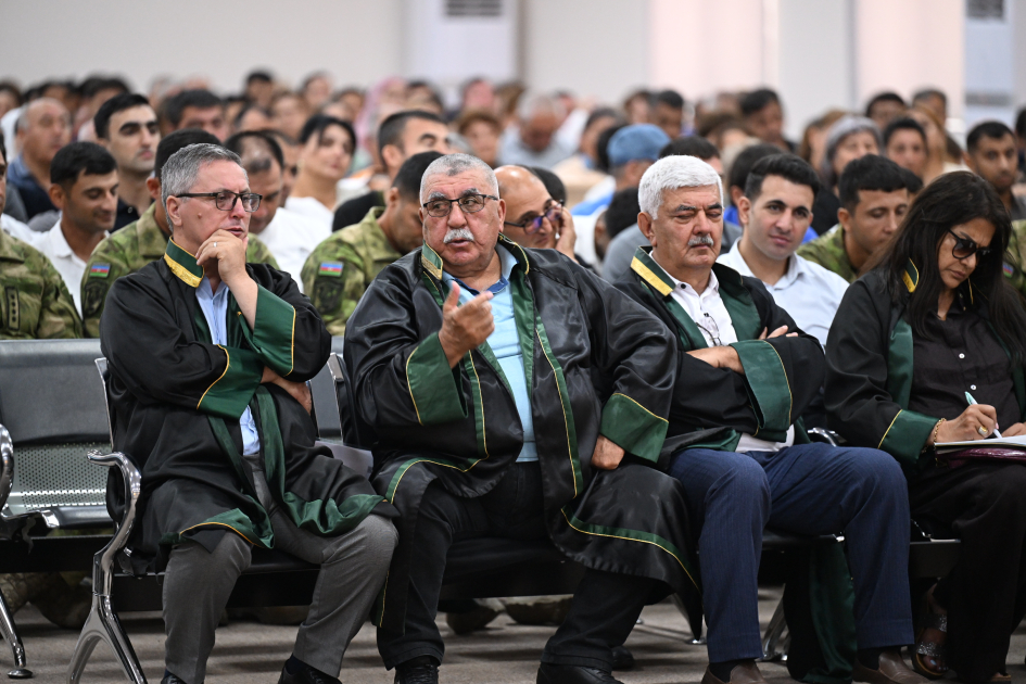 Ermənistan silahlı qüvvələrinin hücumları nəticəsində yaralanmış, mina qurbanı olmuş, evləri dağılmış şəxslər məhkəmədə ifadə veriblər (FOTO)