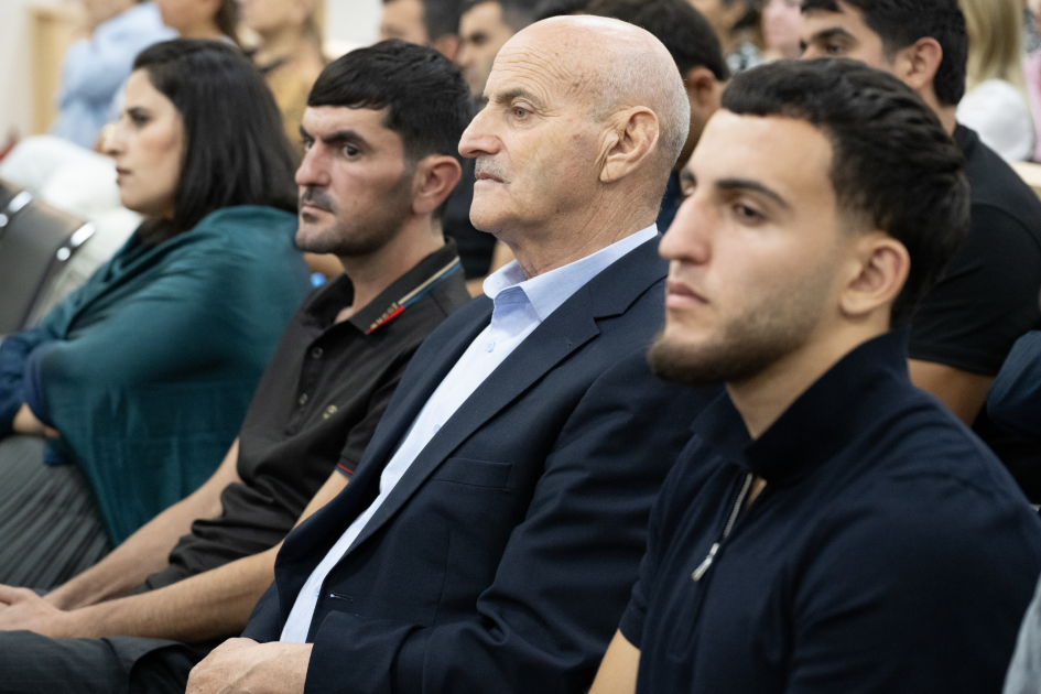 Ermənistan silahlı qüvvələrinin hücumları nəticəsində yaralanmış, mina qurbanı olmuş, evləri dağılmış şəxslər məhkəmədə ifadə veriblər (FOTO)