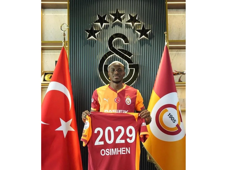 "Qalatasaray" Viktor Osimhenin transfer etdiyini rəsmi açıqlayıb