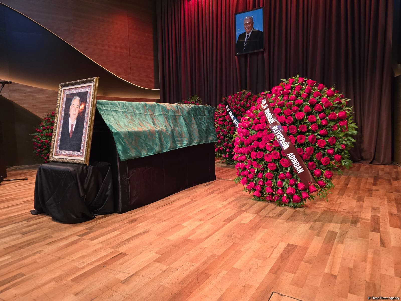 Bakıda görkəmli muğam ifaçısı Arif Babayevlə vida mərasimi keçirilib (FOTO) (YENİLƏNİB)