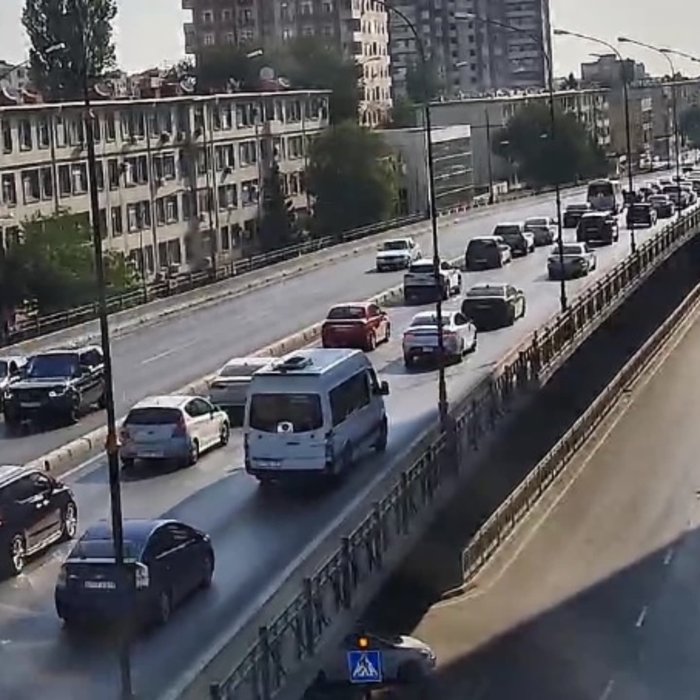 Sürücülərin NƏZƏRİNƏ: Paytaxtın bir sıra yollarında tıxac var - SİYAHI (FOTO)