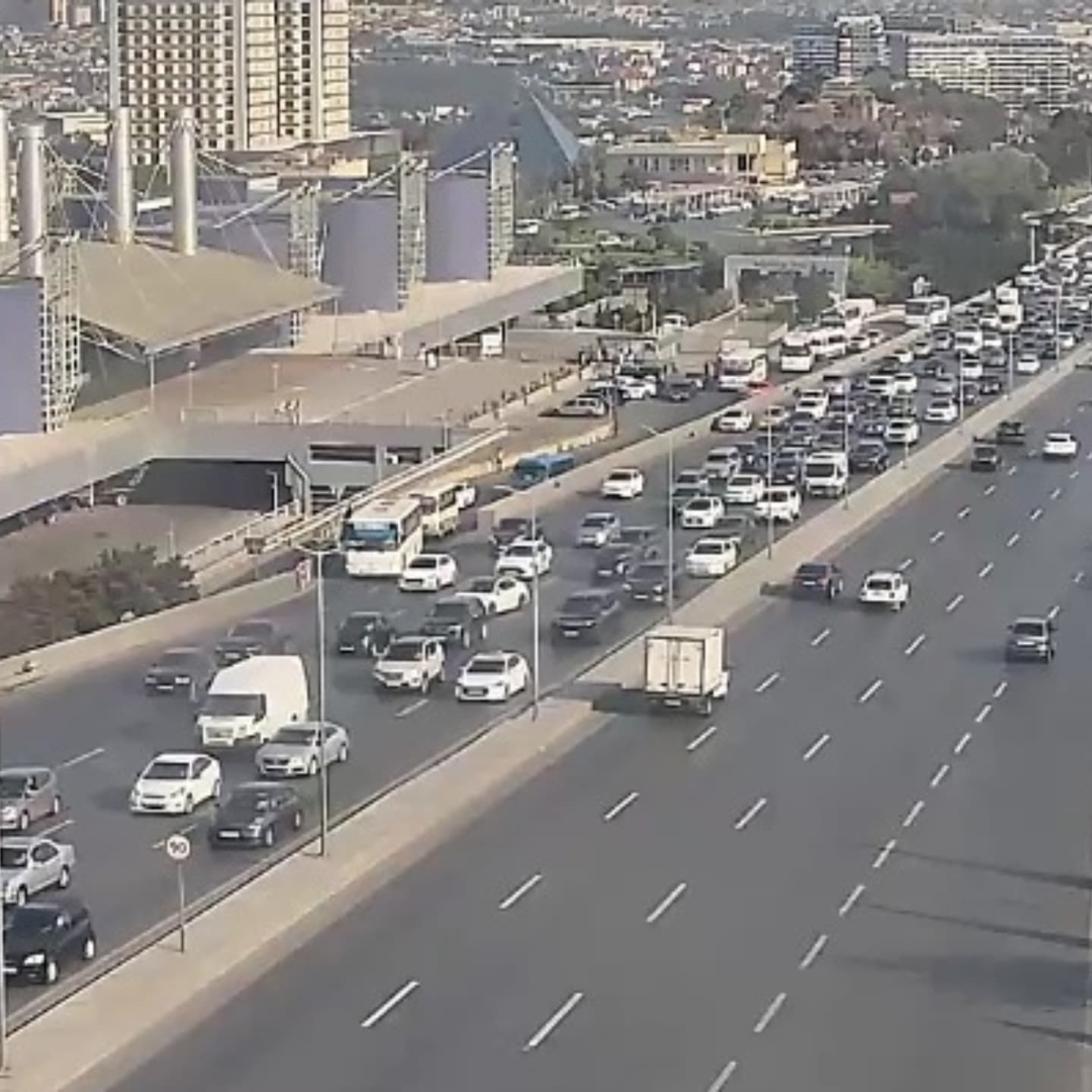 Sürücülərin NƏZƏRİNƏ: Paytaxtın bir sıra yollarında tıxac var - SİYAHI (FOTO)