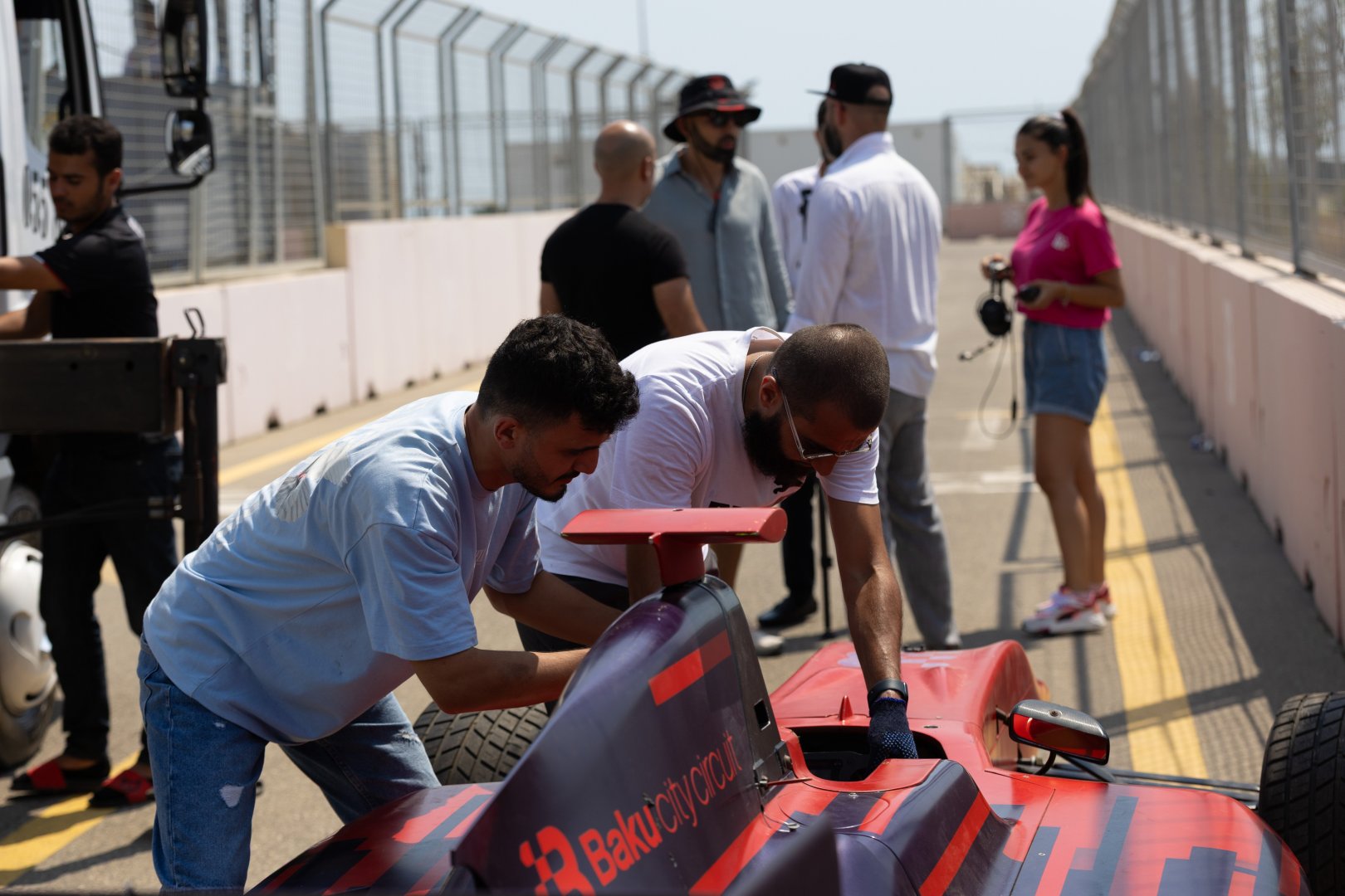 “Formula 1” Azərbaycan Qran-Prisinə hazırlıq məqsədilə marşallar üçün təlimlər keçirilib (FOTO)