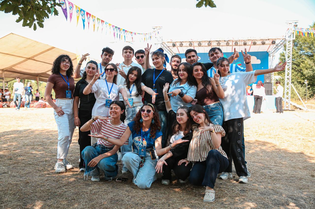 “Yay Fest 2025” gənclərin yüksək enerjisi ilə davam edir (FOTO)