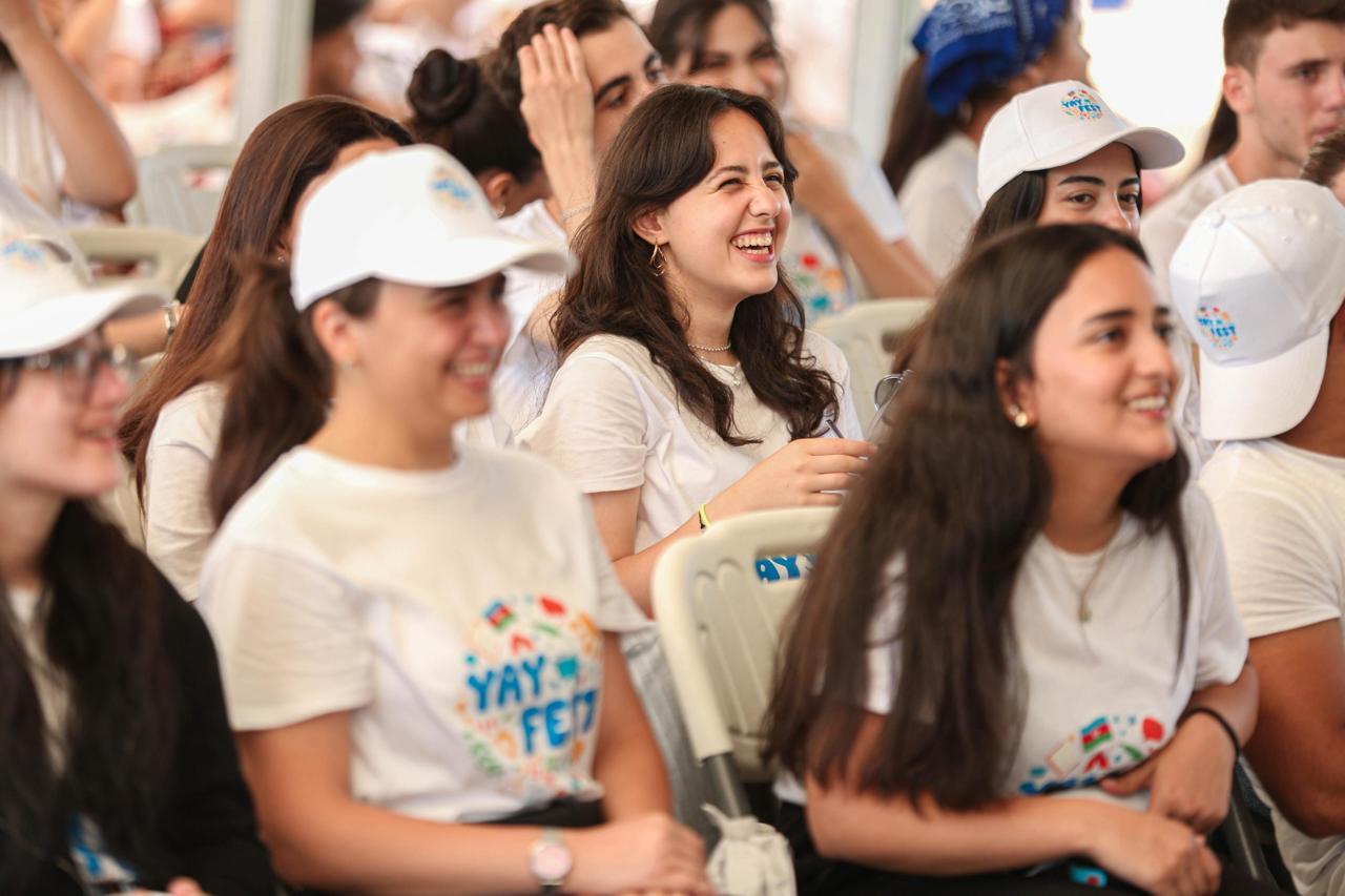 “Yay Fest 2025” gənclərin yüksək enerjisi ilə davam edir (FOTO)