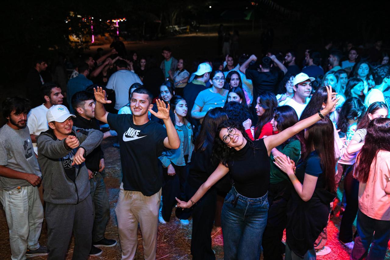 “Yay Fest 2025” gənclərin yüksək enerjisi ilə davam edir (FOTO)