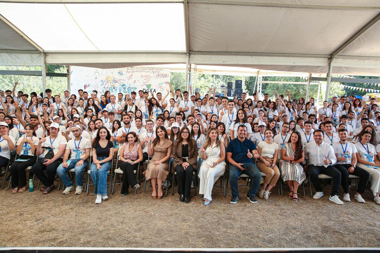 “Yay Fest 2025” gənclərin yüksək enerjisi ilə davam edir (FOTO)
