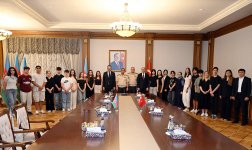 Müdafiə naziri türkiyəli şəhid ailələri ilə görüşüb (FOTO)