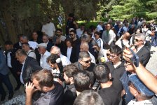 Xalq yazıçısı Elçin Əfəndiyev I Fəxri xiyabanda dəfn olunub (FOTO) (YENİLƏNİB)