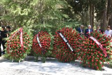 Xalq yazıçısı Elçin Əfəndiyev I Fəxri xiyabanda dəfn olunub (FOTO) (YENİLƏNİB)