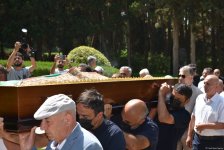 Xalq yazıçısı Elçin Əfəndiyev I Fəxri xiyabanda dəfn olunub (FOTO) (YENİLƏNİB)