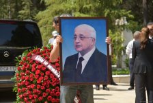 Xalq yazıçısı Elçin Əfəndiyev I Fəxri xiyabanda dəfn olunub (FOTO) (YENİLƏNİB)