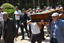 Xalq yazıçısı Elçin Əfəndiyev I Fəxri xiyabanda dəfn olunub (FOTO) (YENİLƏNİB)