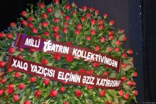 Xalq yazıçısı Elçin Əfəndiyevin nəşi Fəxri xiyabana yola salınıb (FOTO) (YENİLƏNİB)