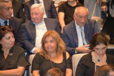 Xalq yazıçısı Elçin Əfəndiyevin nəşi Fəxri xiyabana yola salınıb (FOTO) (YENİLƏNİB)