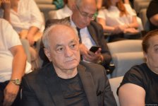 Xalq yazıçısı Elçin Əfəndiyevin nəşi Fəxri xiyabana yola salınıb (FOTO) (YENİLƏNİB)