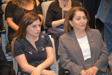 Xalq yazıçısı Elçin Əfəndiyevin nəşi Fəxri xiyabana yola salınıb (FOTO) (YENİLƏNİB)