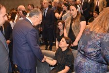 Xalq yazıçısı Elçin Əfəndiyevin nəşi Fəxri xiyabana yola salınıb (FOTO) (YENİLƏNİB)