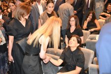 Xalq yazıçısı Elçin Əfəndiyevin nəşi Fəxri xiyabana yola salınıb (FOTO) (YENİLƏNİB)