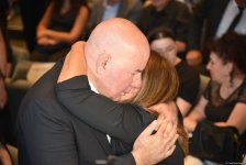 Xalq yazıçısı Elçin Əfəndiyevin nəşi Fəxri xiyabana yola salınıb (FOTO) (YENİLƏNİB)