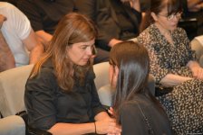 Xalq yazıçısı Elçin Əfəndiyevin nəşi Fəxri xiyabana yola salınıb (FOTO) (YENİLƏNİB)