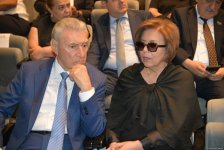 Xalq yazıçısı Elçin Əfəndiyevin nəşi Fəxri xiyabana yola salınıb (FOTO) (YENİLƏNİB)