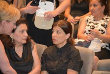 Xalq yazıçısı Elçin Əfəndiyevin nəşi Fəxri xiyabana yola salınıb (FOTO) (YENİLƏNİB)