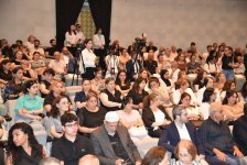 Xalq yazıçısı Elçin Əfəndiyevin nəşi Fəxri xiyabana yola salınıb (FOTO) (YENİLƏNİB)