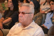 Xalq yazıçısı Elçin Əfəndiyevin nəşi Fəxri xiyabana yola salınıb (FOTO) (YENİLƏNİB)