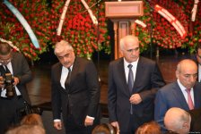Xalq yazıçısı Elçin Əfəndiyevin nəşi Fəxri xiyabana yola salınıb (FOTO) (YENİLƏNİB)