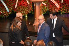 Xalq yazıçısı Elçin Əfəndiyevin nəşi Fəxri xiyabana yola salınıb (FOTO) (YENİLƏNİB)