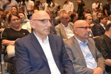 Xalq yazıçısı Elçin Əfəndiyevin nəşi Fəxri xiyabana yola salınıb (FOTO) (YENİLƏNİB)