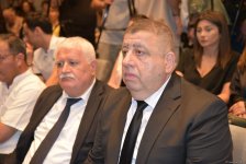 Xalq yazıçısı Elçin Əfəndiyevin nəşi Fəxri xiyabana yola salınıb (FOTO) (YENİLƏNİB)