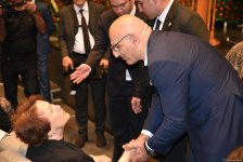 Xalq yazıçısı Elçin Əfəndiyevin nəşi Fəxri xiyabana yola salınıb (FOTO) (YENİLƏNİB)