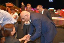 Xalq yazıçısı Elçin Əfəndiyevin nəşi Fəxri xiyabana yola salınıb (FOTO) (YENİLƏNİB)