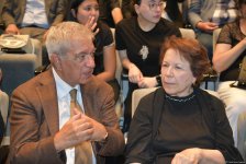 Xalq yazıçısı Elçin Əfəndiyevin nəşi Fəxri xiyabana yola salınıb (FOTO) (YENİLƏNİB)