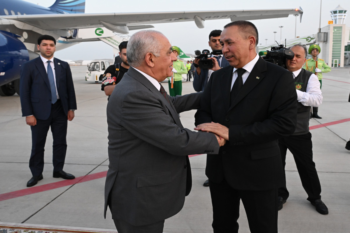 Əli Əsədov Türkmənistana işgüzar səfərə gedib (FOTO)