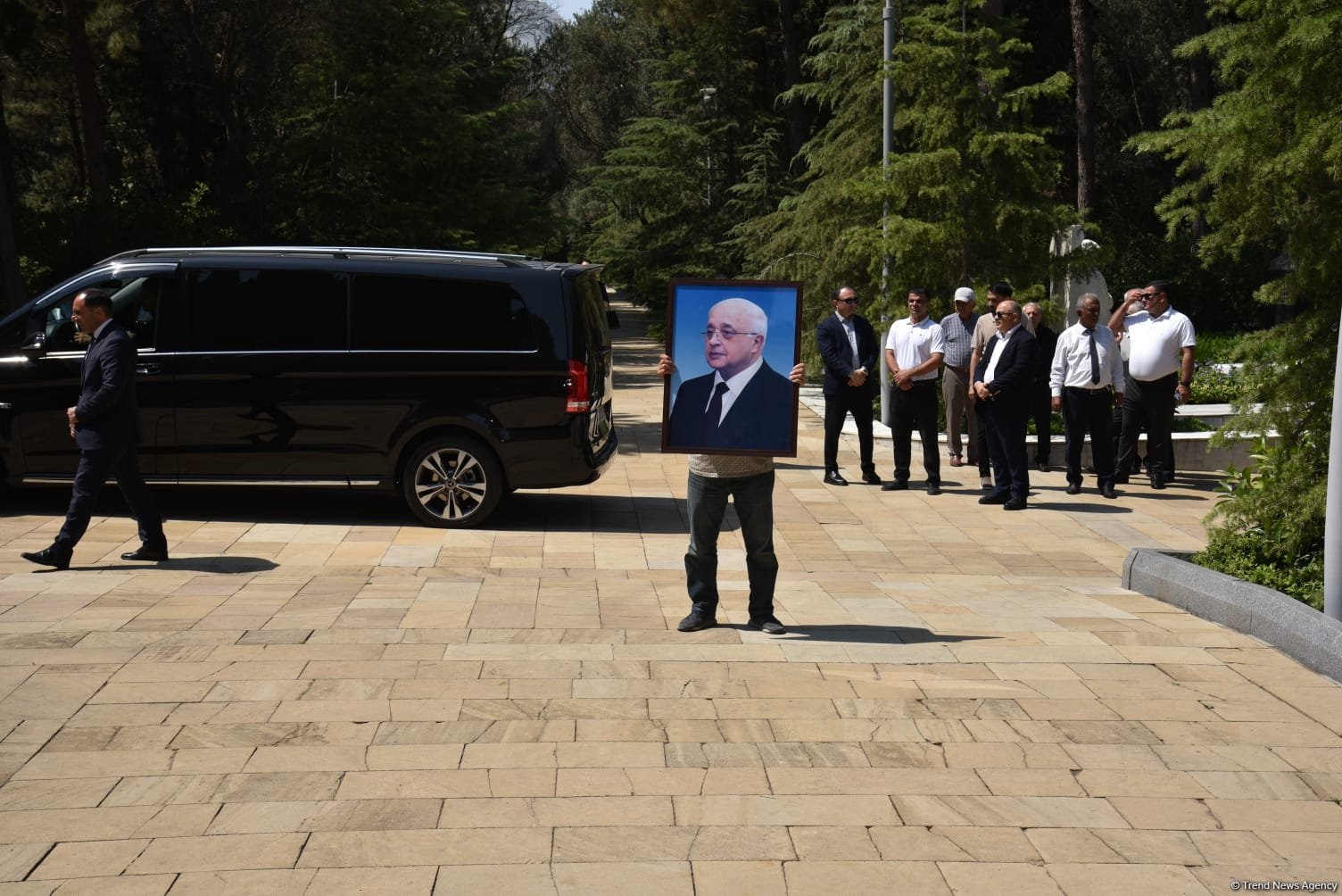 Xalq yazıçısı Elçin Əfəndiyev I Fəxri xiyabanda dəfn olunub (FOTO) (YENİLƏNİB)