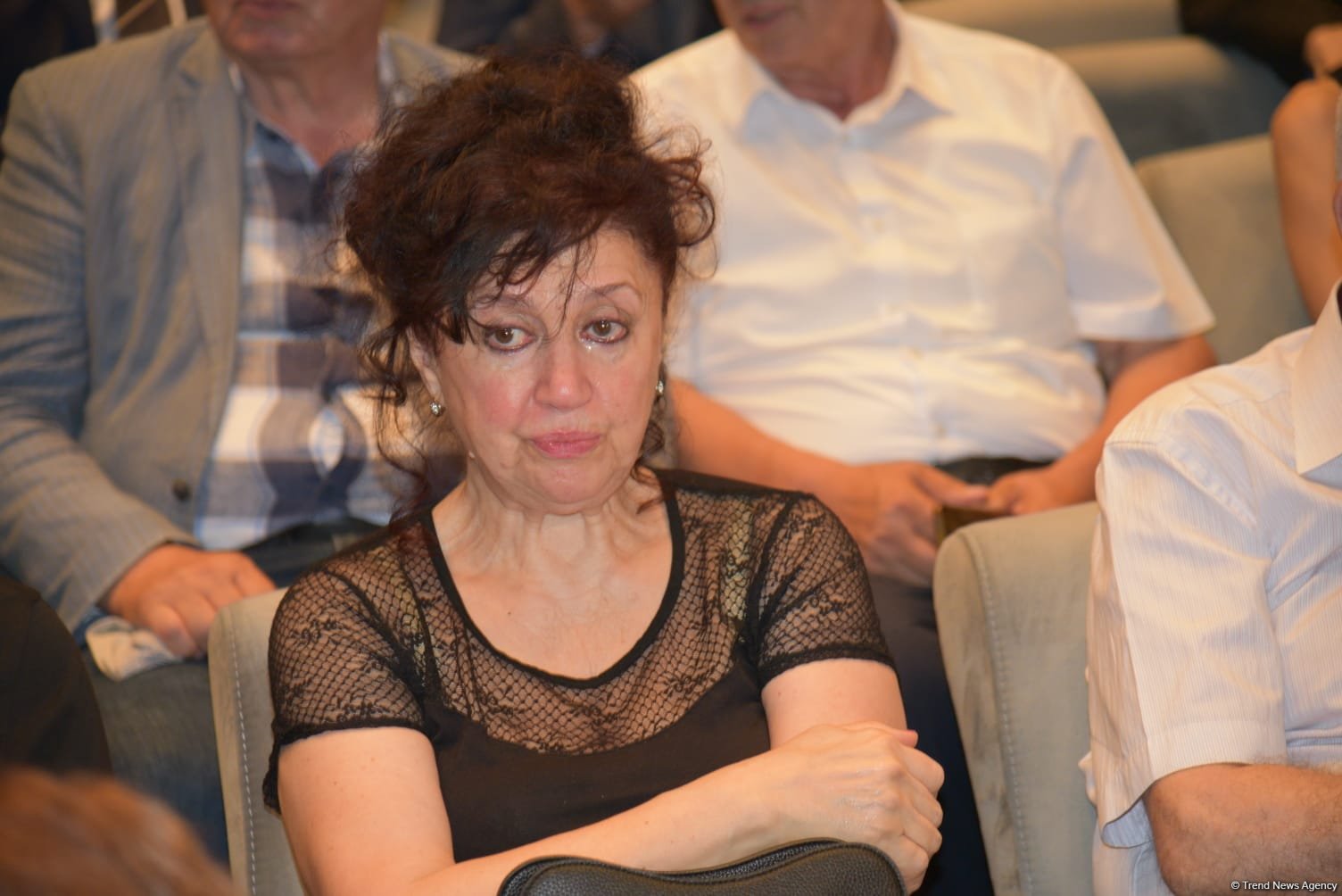 Xalq yazıçısı Elçin Əfəndiyevin nəşi Fəxri xiyabana yola salınıb (FOTO) (YENİLƏNİB)