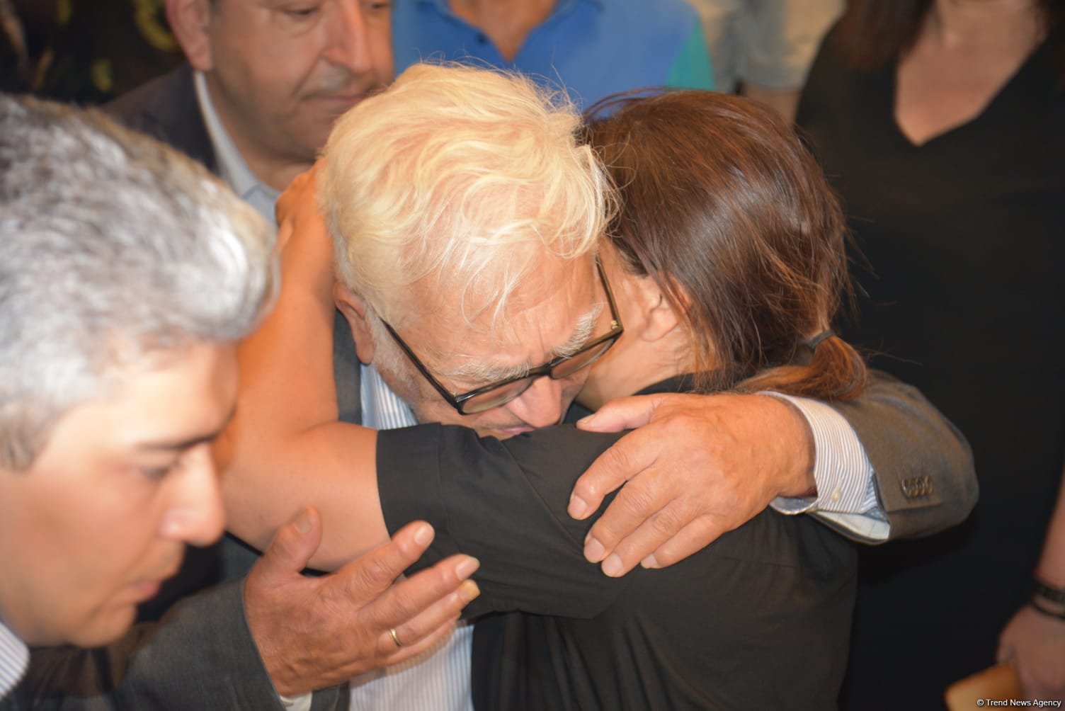 Xalq yazıçısı Elçin Əfəndiyevin nəşi Fəxri xiyabana yola salınıb (FOTO) (YENİLƏNİB)
