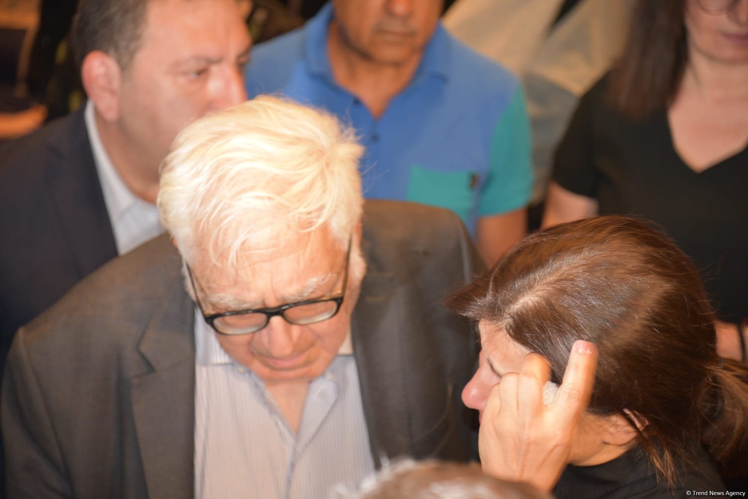 Xalq yazıçısı Elçin Əfəndiyevin nəşi Fəxri xiyabana yola salınıb (FOTO) (YENİLƏNİB)