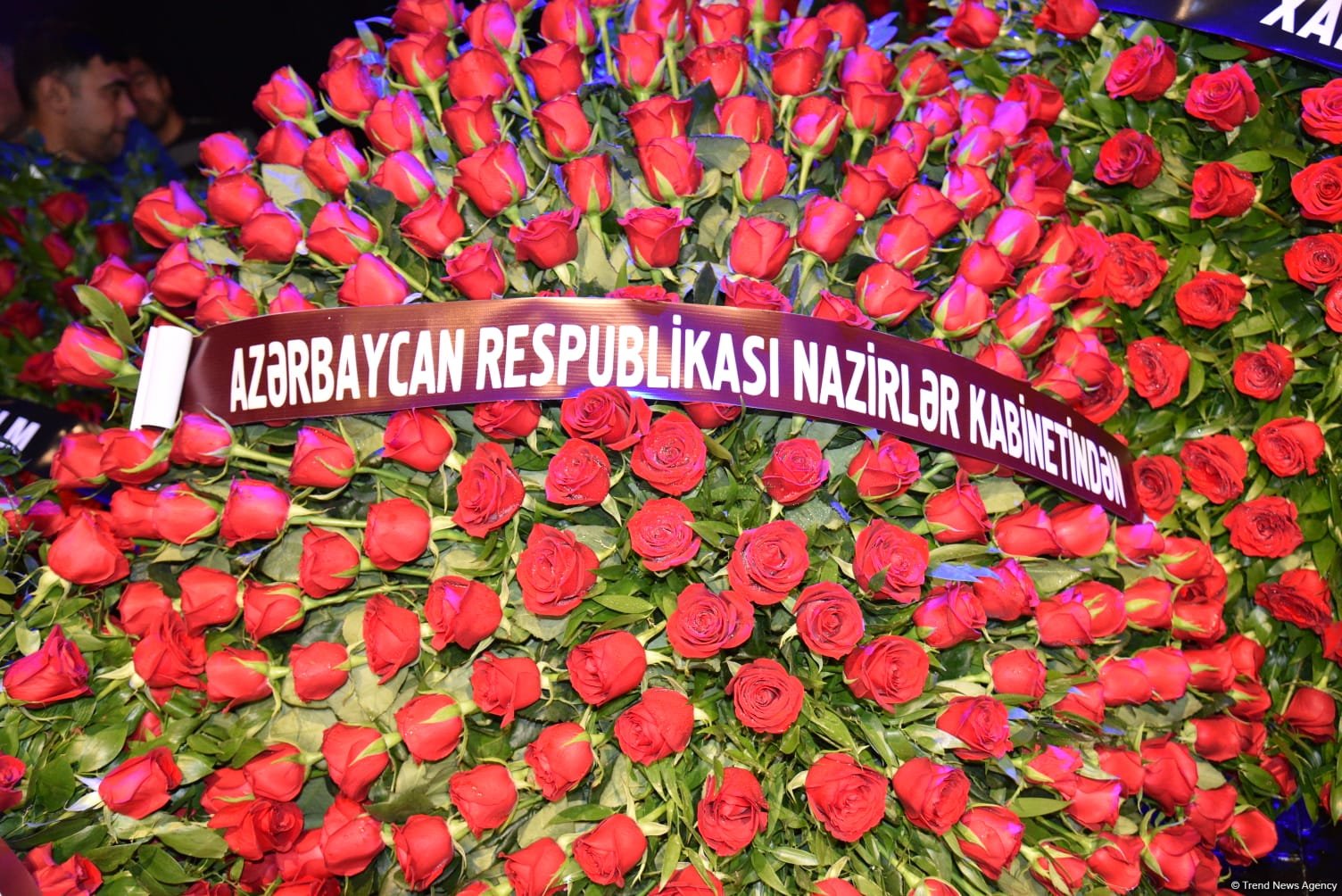 Xalq yazıçısı Elçin Əfəndiyevin nəşi Fəxri xiyabana yola salınıb (FOTO) (YENİLƏNİB)