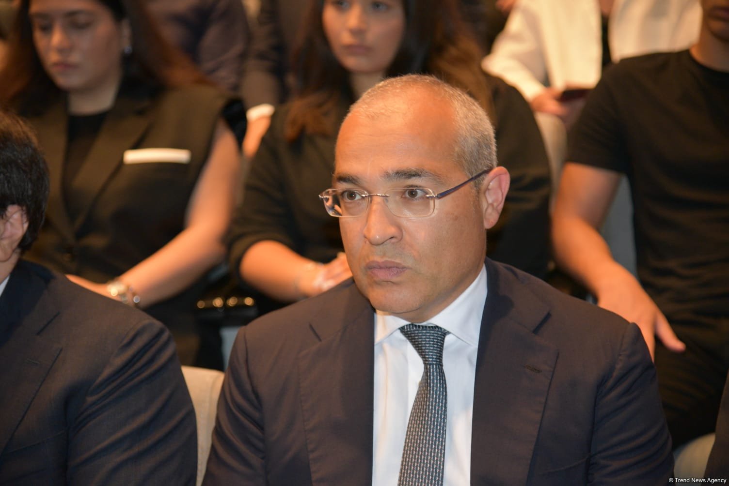 Xalq yazıçısı Elçin Əfəndiyevin nəşi Fəxri xiyabana yola salınıb (FOTO) (YENİLƏNİB)