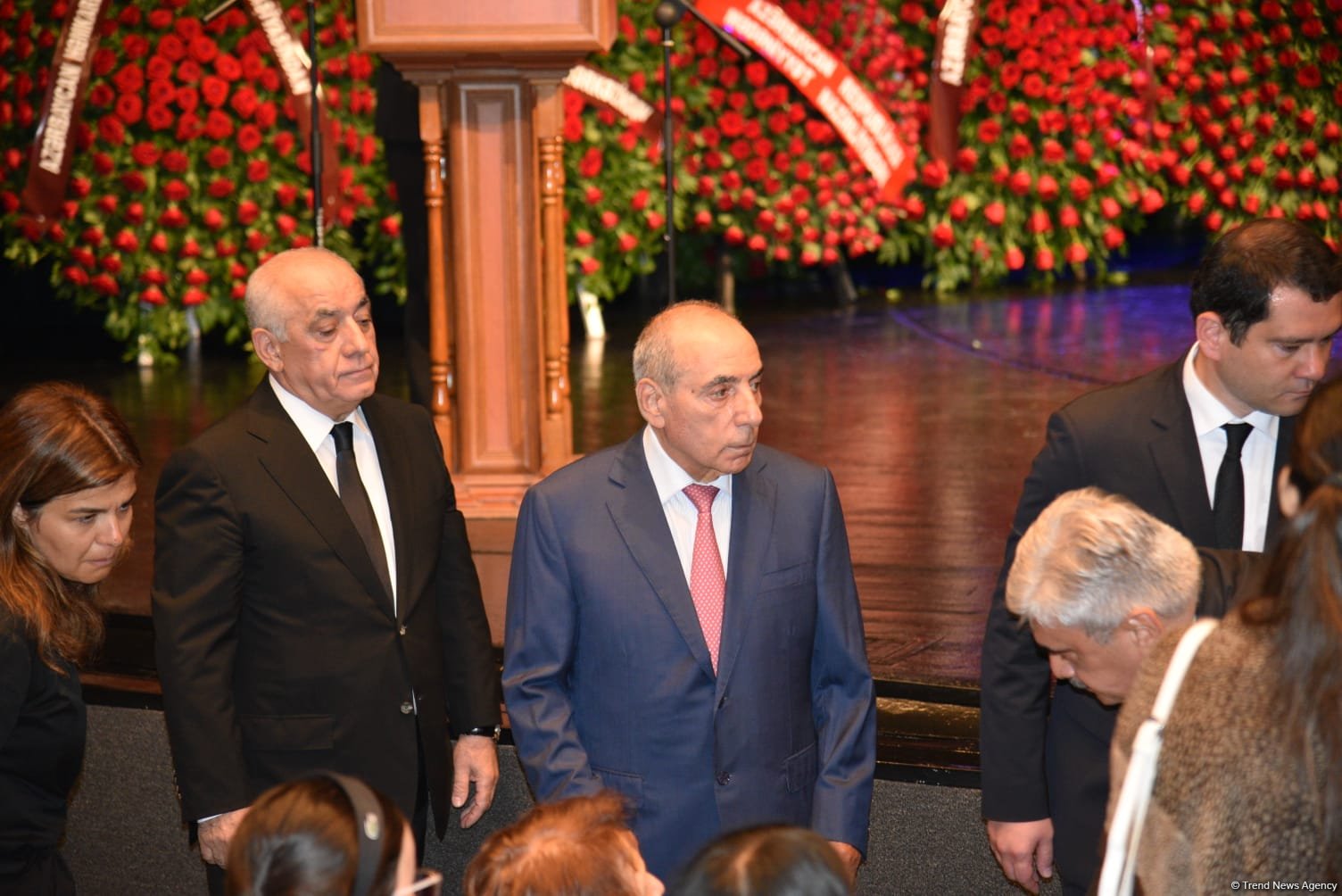 Xalq yazıçısı Elçin Əfəndiyevin nəşi Fəxri xiyabana yola salınıb (FOTO) (YENİLƏNİB)