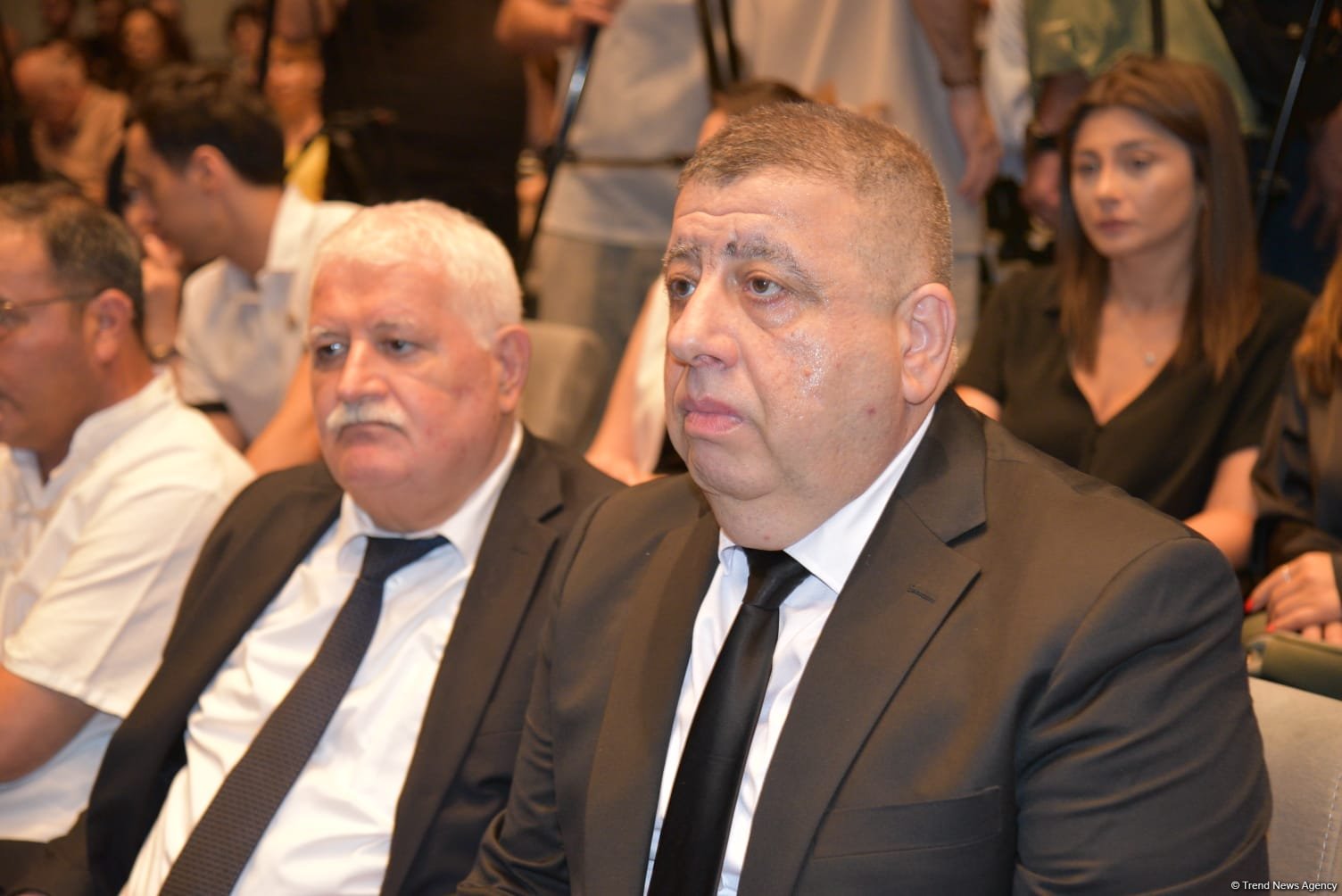 Xalq yazıçısı Elçin Əfəndiyevin nəşi Fəxri xiyabana yola salınıb (FOTO) (YENİLƏNİB)