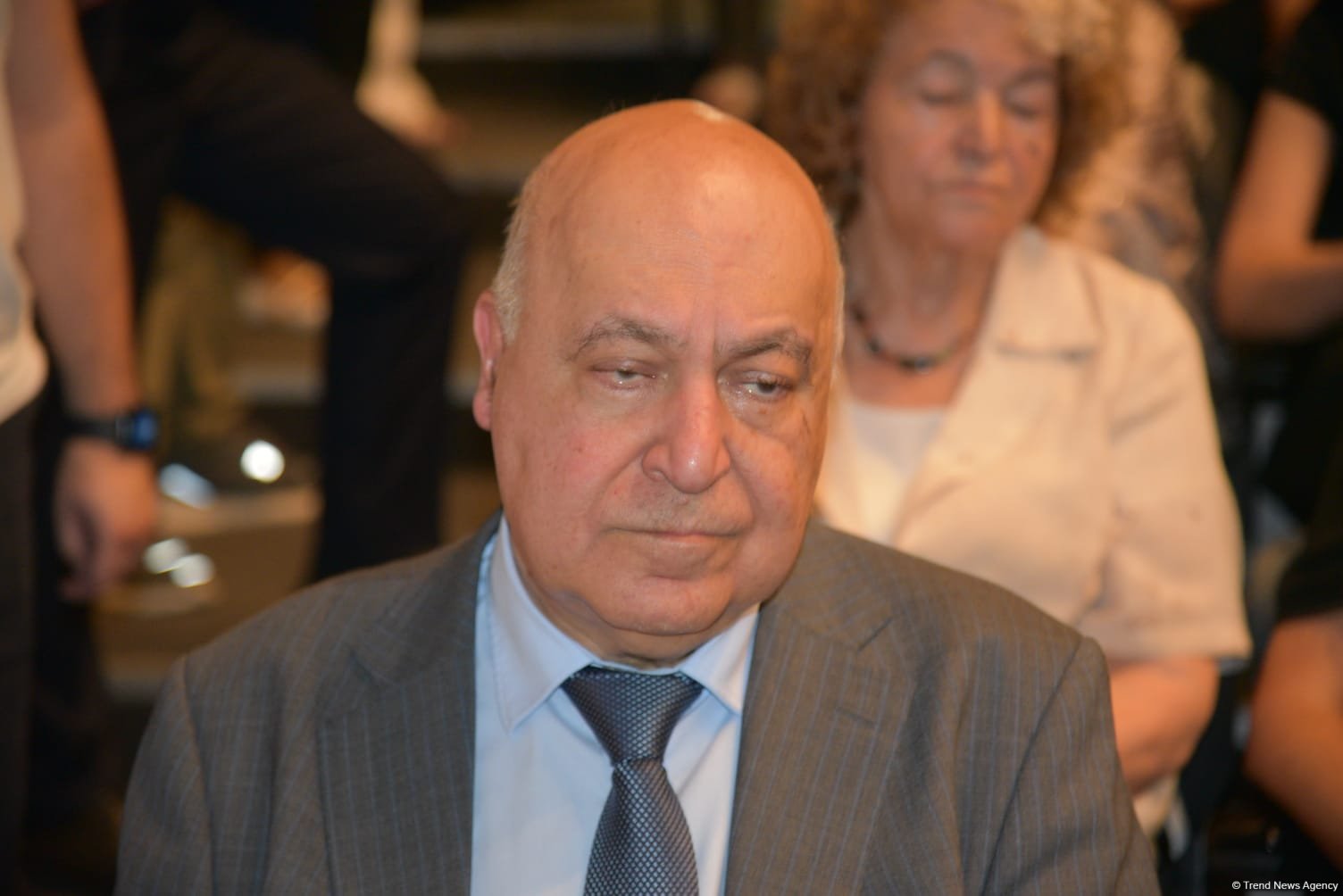 Xalq yazıçısı Elçin Əfəndiyevin nəşi Fəxri xiyabana yola salınıb (FOTO) (YENİLƏNİB)