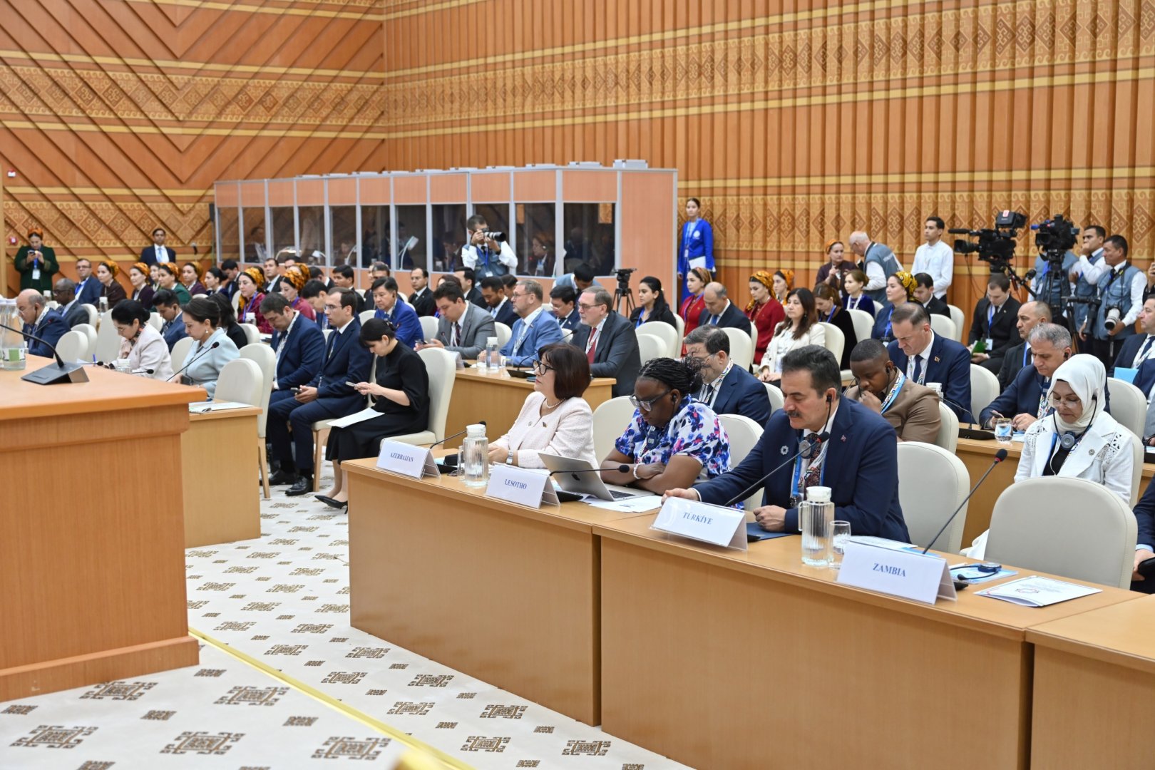 Sahibə Qafarova Türkmənistanda BMT Konfransı çərçivəsində keçirilən Parlamentlərarası Forumda iştirak edib (FOTO)