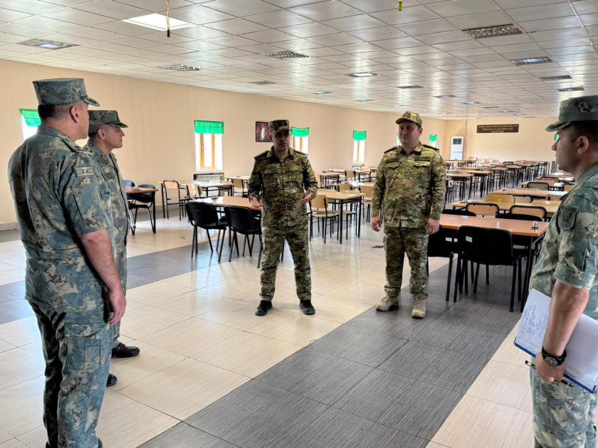 Hərbi prokurorun hərbi qulluqçularla görüşü keçirilib (FOTO)